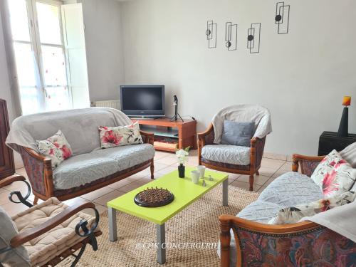 Le Repère Charmant Appartement Familial au Cœur des Herbiers à 12 min du Puy duFou