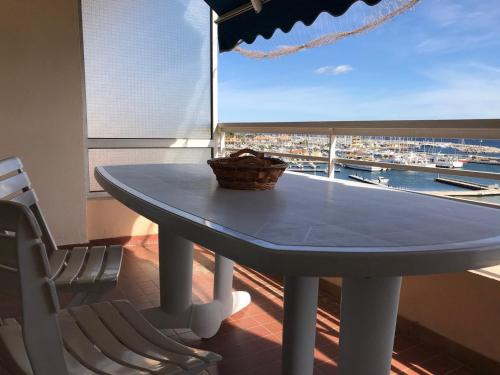 Appartement 2 Pièces avec Terrasse et Vue Mer au Lavandou - FR-1-308-57