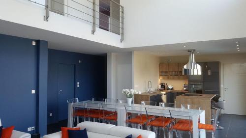 Photo de la galerie de l'établissement Villa piscine chauffée et spa en options, à Les Sables-dʼOlonne