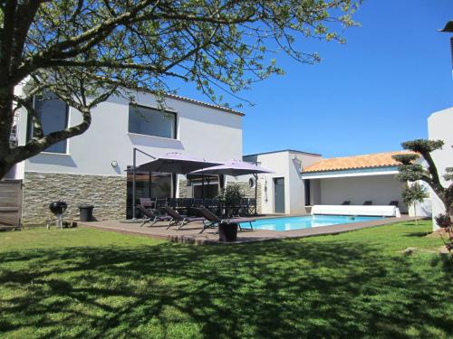 Villa piscine chauffée et spa en options