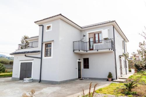 a white house with a balcony at A casa di Marco Guesthouse 2 - Apt di Ciampino e stazione per Roma in Marino