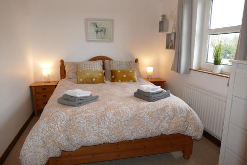 Postel nebo postele na pokoji v ubytování Carol Cottage & Master Suite - Mourne Mountains
