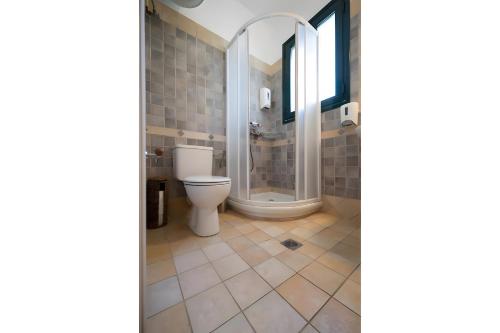 Un baño de Kythiris Studios