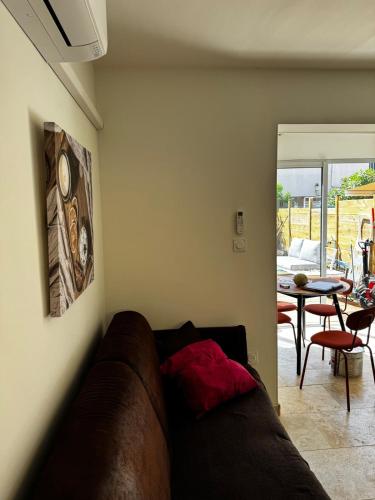 Furnished 2-room apartment with terrace