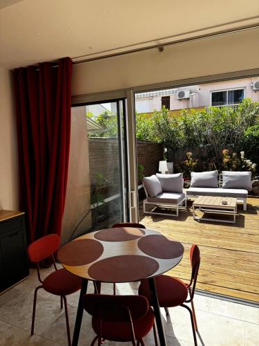 Furnished 2-room apartment with terrace
