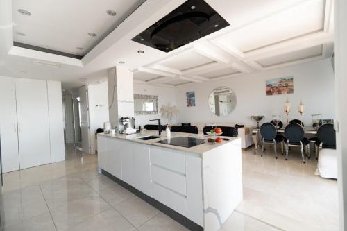 Elegant apartment with a terrace and sea vews