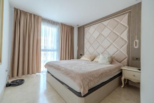 Elegant apartment with a terrace and sea vews