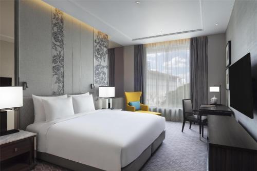 Un ou plusieurs lits dans un hébergement de l'établissement Sindhorn Kempinski Hotel Bangkok