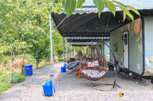 Aed väljaspool majutusasutust Tai  Ping  Shan Inn