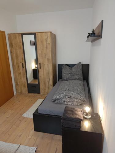 Ένα ή περισσότερα κρεβάτια σε δωμάτιο στο Mikta Homes24 in Crimmitschau