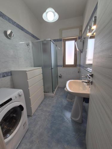 a bathroom with a washing machine and a sink at Al Belvedere di San Nicola Arcella in San Nicola Arcella