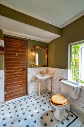 Bagno di Munjoh Island House Suites and Spa, Port Blair