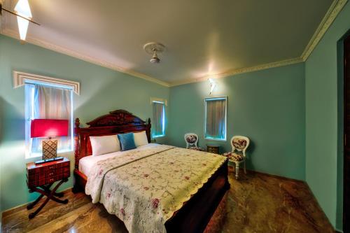 Letto o letti in una camera di Munjoh Island House Suites and Spa, Port Blair