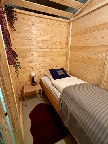 Una cama o camas en una habitación de Nest Natur Hostel