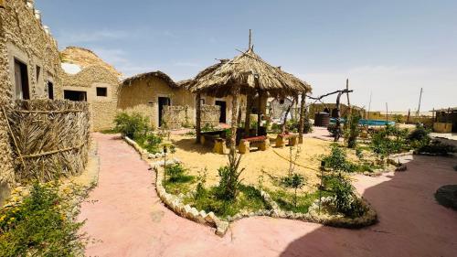 Ein Garten an der Unterkunft ادرار احكيك