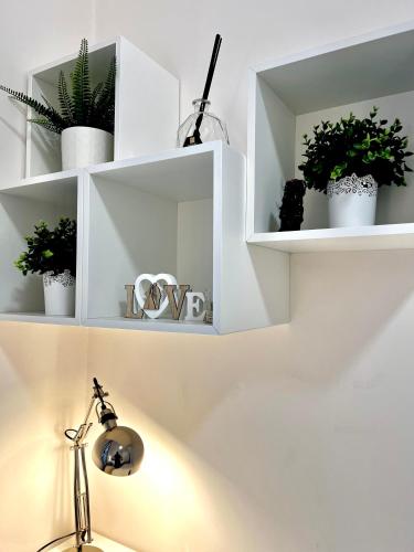Elegant and with terrace, 15 min from Navigli and the center