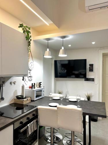 Elegant and with terrace, 15 min from Navigli and the center