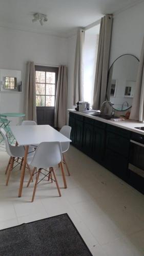 a kitchen with a table and chairs and a mirror at Pontrieux - Moutons Ouessant - Bord du Trieux in Pontrieux