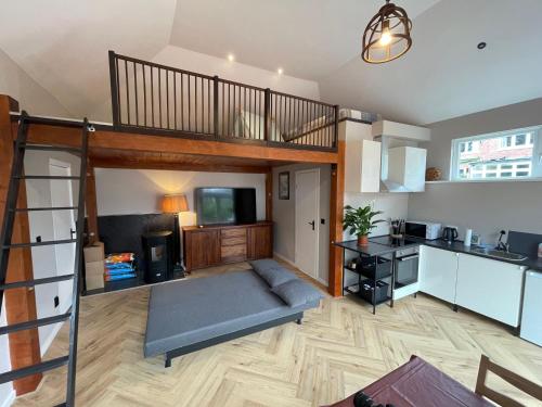 a living room with a loft bed and a kitchen at Rijks Lodge Wassenaar in Wassenaar