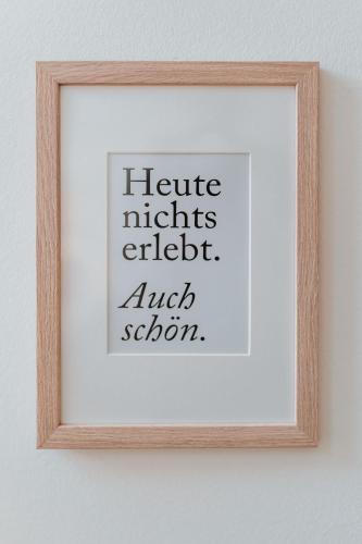 a framed picture of a frame with the words heute nights cricket audel seldom at Spreewaldhaus Am Landgut Der Stall in Markische Heide