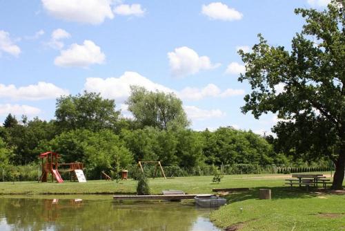 Fotografie z fotogalerie ubytování Csicsergő Szabadidőközpont v destinaci Nova