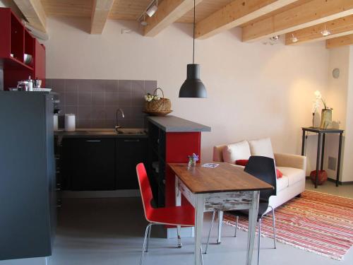a kitchen and living room with a table and a couch at Sole e Fiori di Erik Gaebler in Paschero