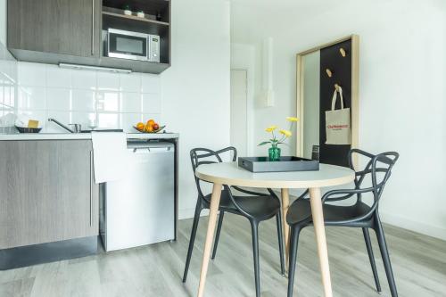 Una cocina o cocineta en City Résidence Tours