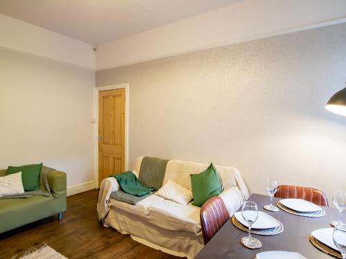 Posezení v ubytování Pass the Keys Hazelwood - Jesmond Cosy Flat in a Jesmond