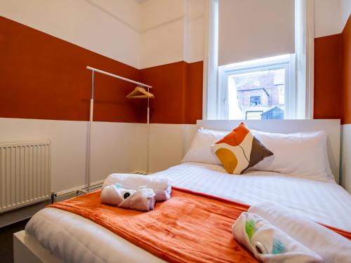 Postel nebo postele na pokoji v ubytování Pass the Keys Hazelwood - Jesmond Cosy Flat in a Jesmond
