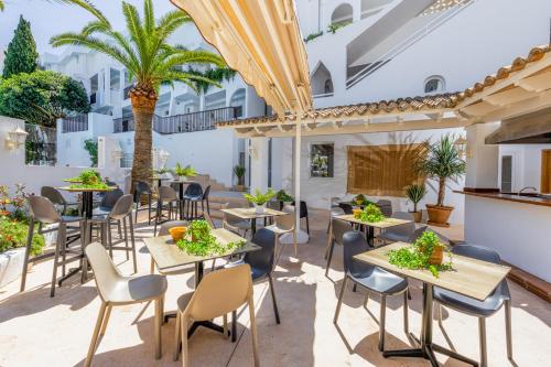 En restaurant eller et andet spisested på Sol Cala d´Or Apartamentos