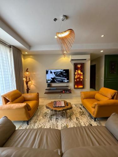 Cozy Waterfront 2BR with Pool & Warm Wood Accents