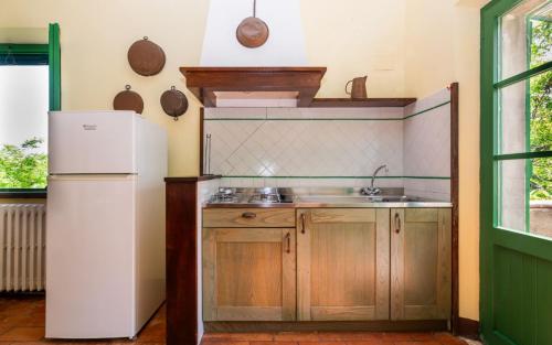 Kuchyň nebo kuchyňský kout v ubytování Agriturismo La Godiola
