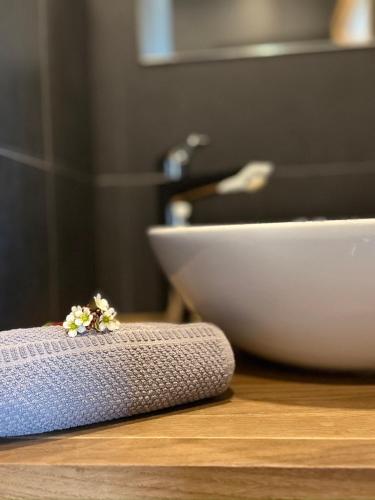 a remote control on a wooden table with a bowl at Villa Männituka in Kirikuküla