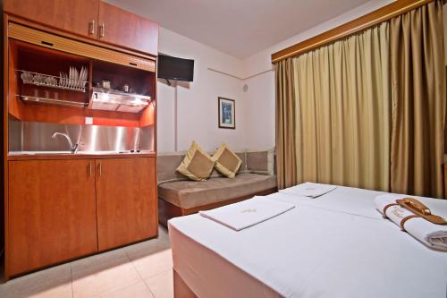 Gallery image of Pioneer Excelsior Rooms in Paralia Katerinis
