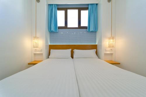 Salt Apartments Reina Sol