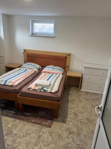 a small bedroom with a bed and a window at Cäsar's Motel in Hagenbrunn