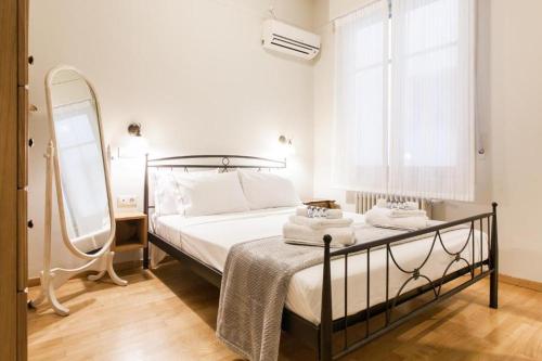 Restored Historic APT in Plaka,Under the Acropolis