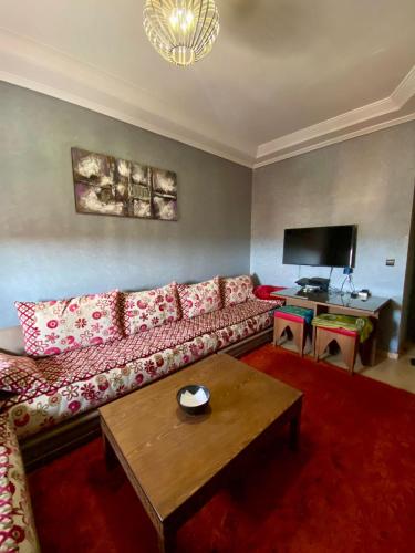 a living room with a couch and a table at Résidence touristique Issounane in Afourer