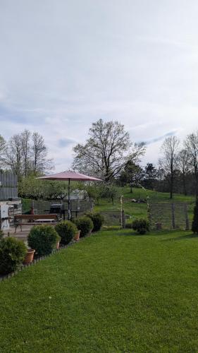 a park with a picnic table and an umbrella at Apartman Siesta in Gornji Milanovac