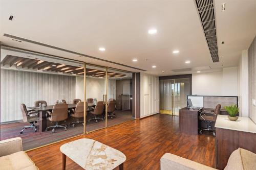 Un lugar para sentarse en Radisson Hotel Jamshedpur