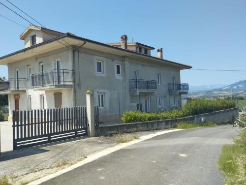 Το κτήριο όπου στεγάζεται  η παραθεριστική κατοικία