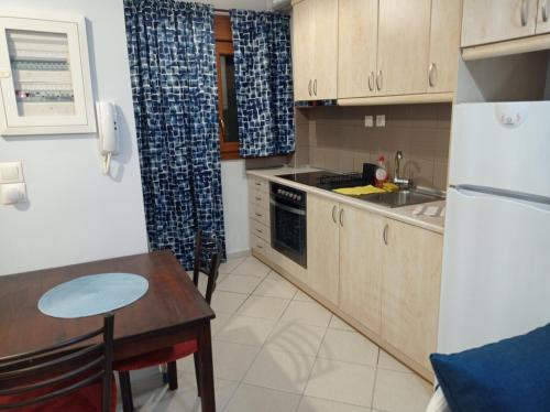 Gallery image of Eleni's Apartments in Iraion