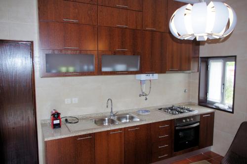 Dapur atau dapur kecil di Casa dos Tios