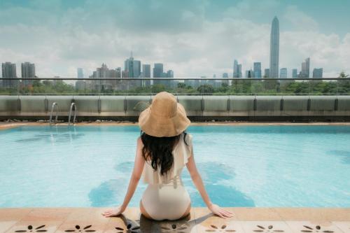 Bazén v ubytování JW Marriott Hotel Shenzhen nebo v jeho okolí