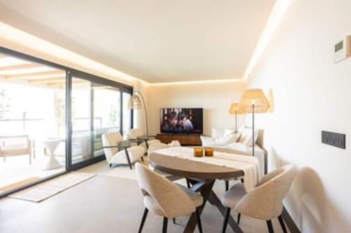 New Modern 3 bedrooms apartment with ocean views