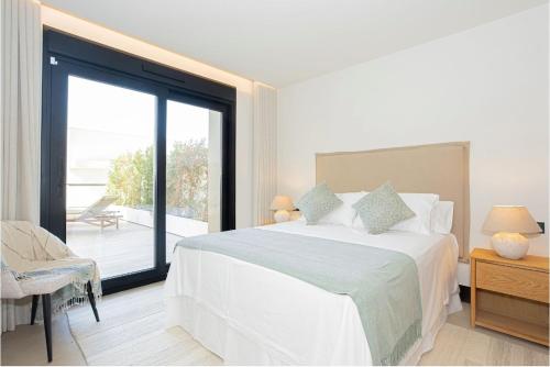 New Modern 3 bedrooms apartment with ocean views