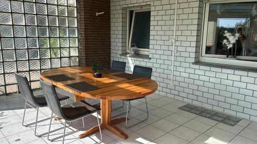 a wooden table and chairs on a patio at Schöne Monteur- Wohnungen teilweise mit Balkon oder Terrasse in Ahlen