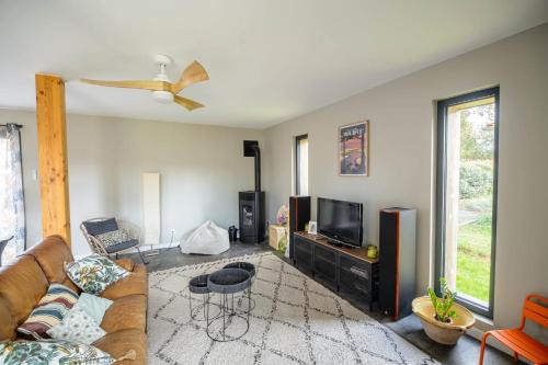 Magnificent wood-frame villa near the ocean