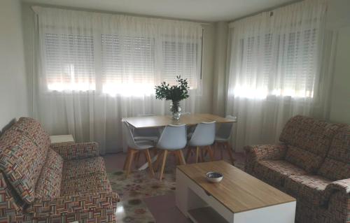 Χώρος καθιστικού στο Apartamentos Gloria-patchwork-Ubiarco
