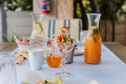 a table with a drink and a bowl of fruit at Serene Guesthouse in Middelburg